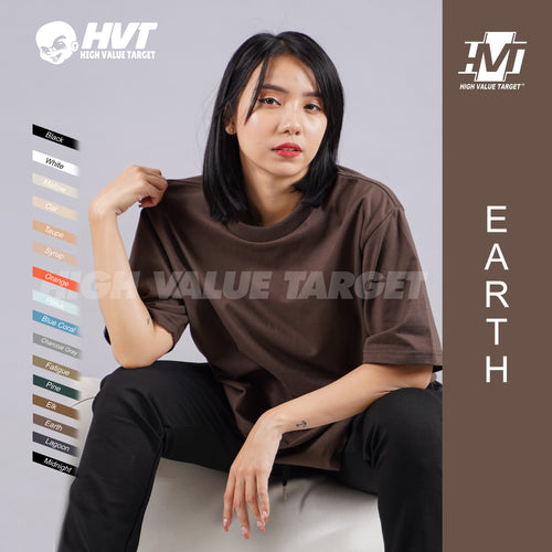 Minimalist tee with relaxed fit for daily wear and streetwear outfit styling