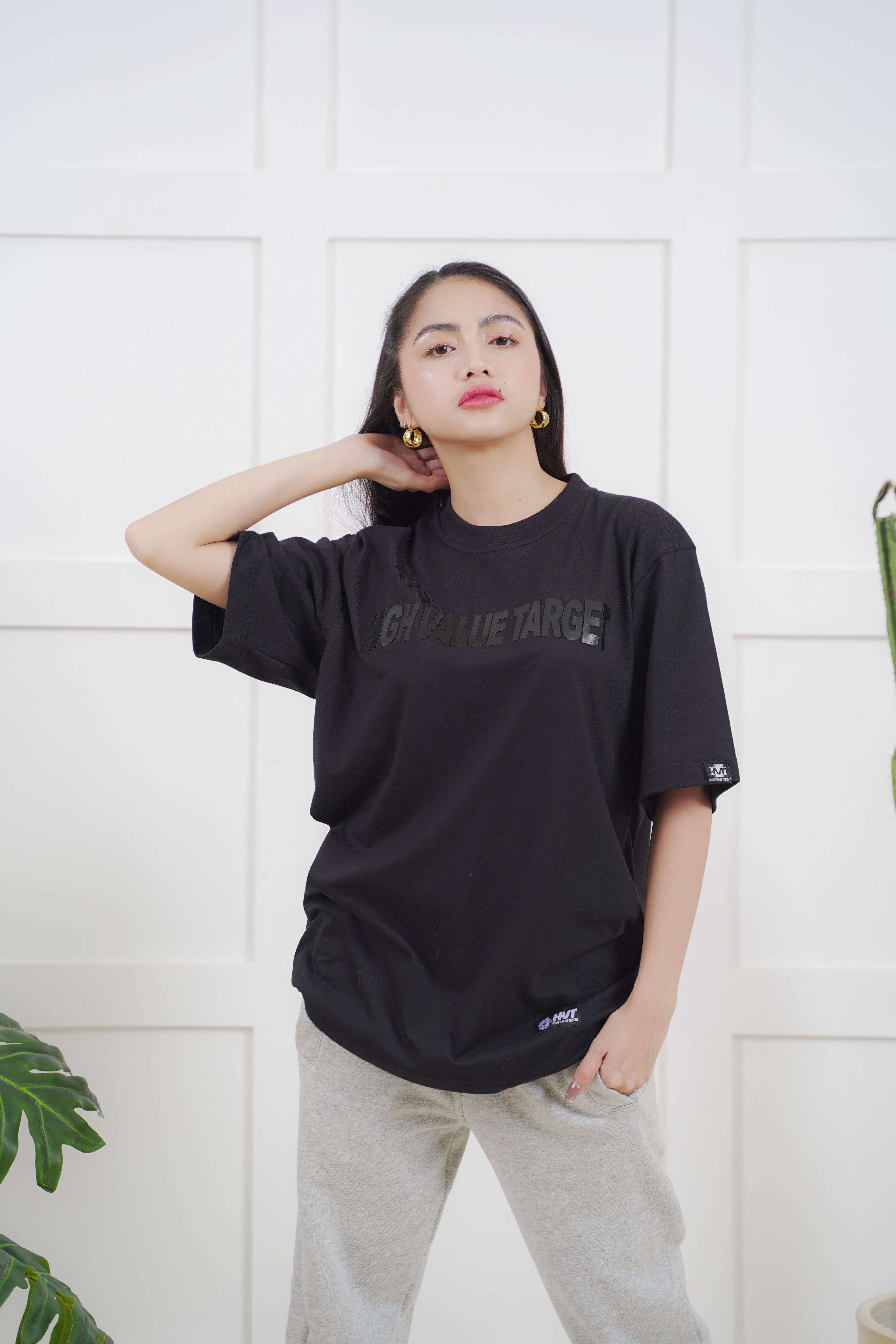 Printed shirt with minimal typography for stylish everyday outfit use